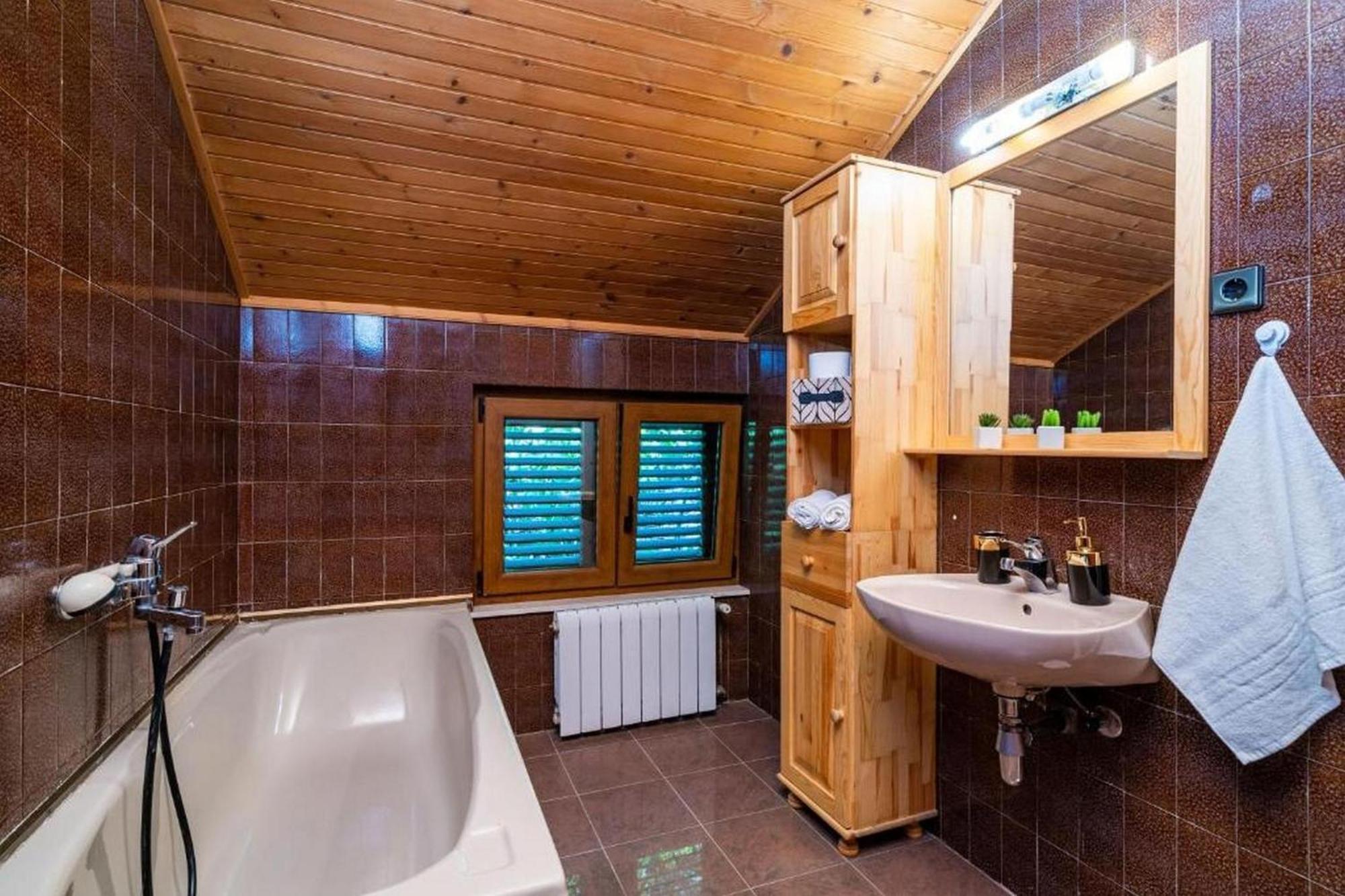 Three Bedroom Villa Surrounded By Nature With Pool Gruda Екстериор снимка